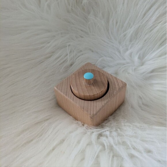 Lovevery Pincer Puzzle Thinker Play Kit 11-12 Months - Picture 1 of 4